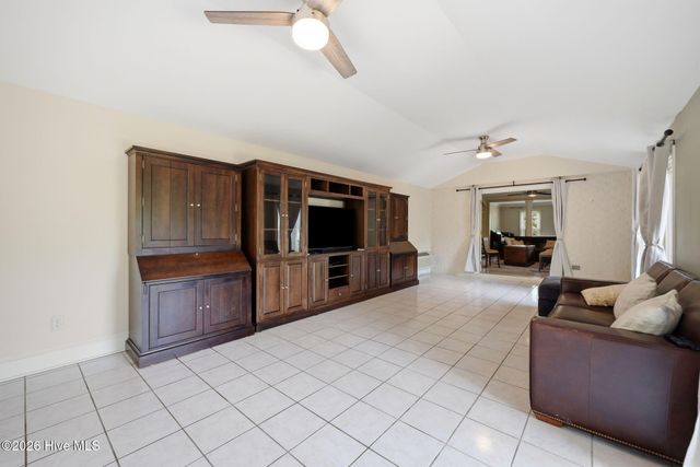 300 King George Road, Greenville, NC 27858