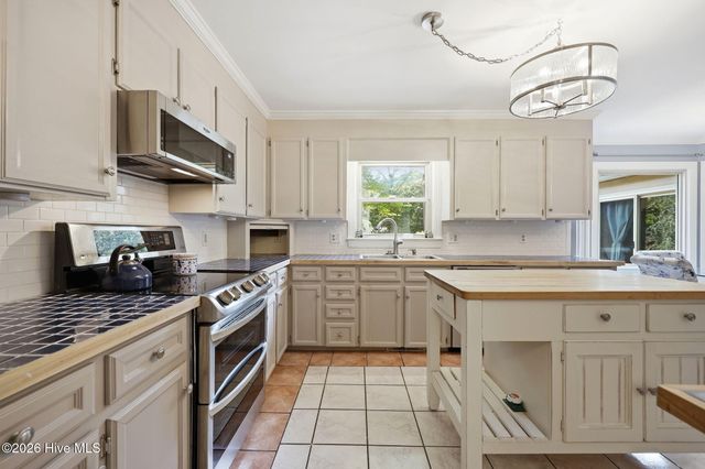 300 King George Road, Greenville, NC 27858
