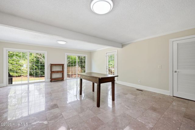 300 King George Road, Greenville, NC 27858