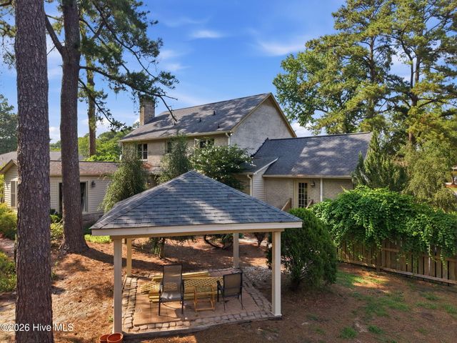 300 King George Road, Greenville, NC 27858
