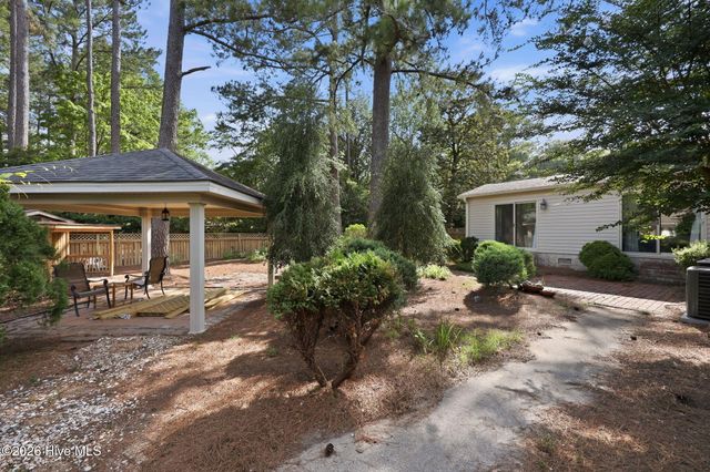 300 King George Road, Greenville, NC 27858