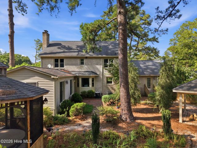 300 King George Road, Greenville, NC 27858