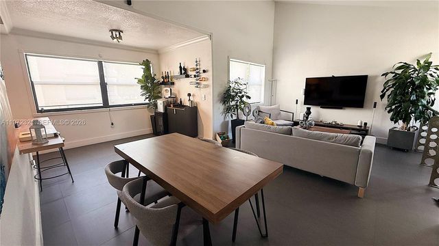 10231 Fontainebleau Blvd 203, Miami, FL 33172