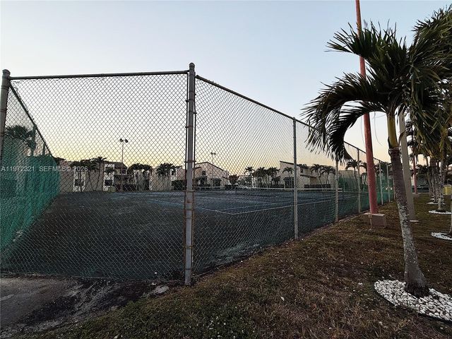 10231 Fontainebleau Blvd 203, Miami, FL 33172