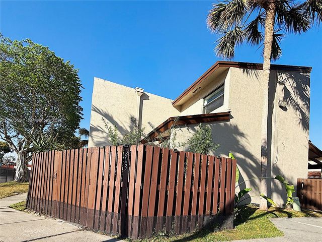 10231 Fontainebleau Blvd 203, Miami, FL 33172