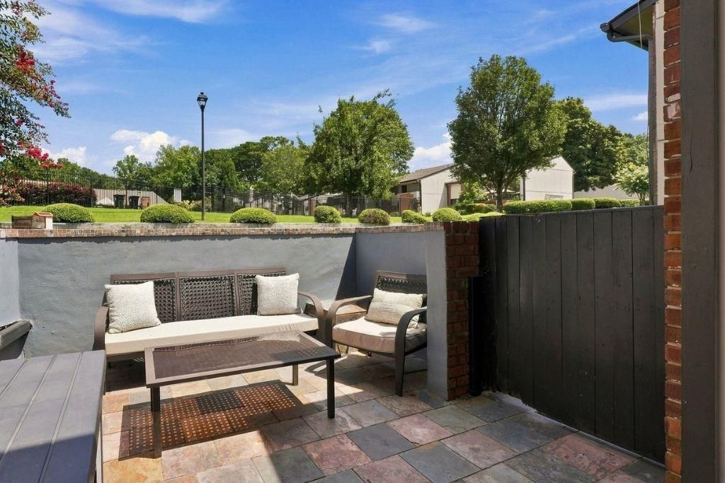 Image 18 of property listing at 3249 Clairmont North NE, Brookhaven, GA 30329