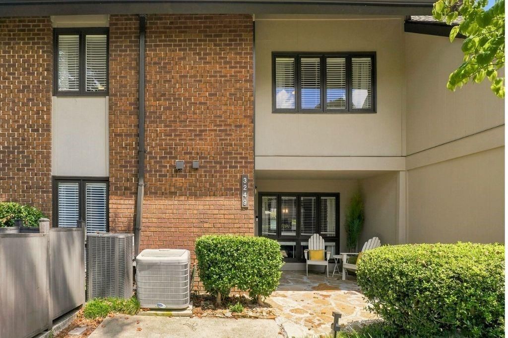 Image 3 of property listing at 3249 Clairmont North NE, Brookhaven, GA 30329