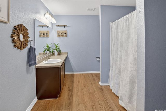 5322 harefield, San Antonio, TX 78228