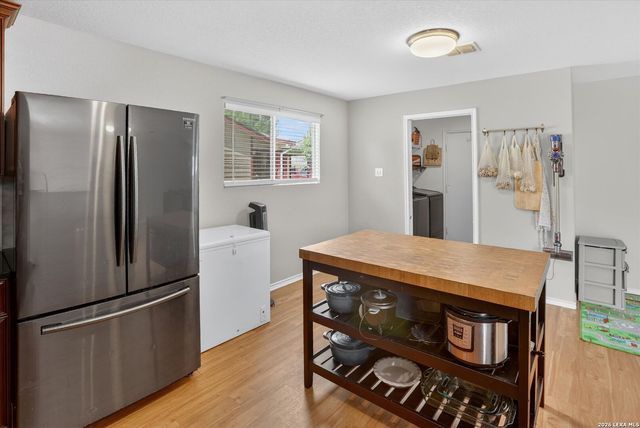 5322 harefield, San Antonio, TX 78228