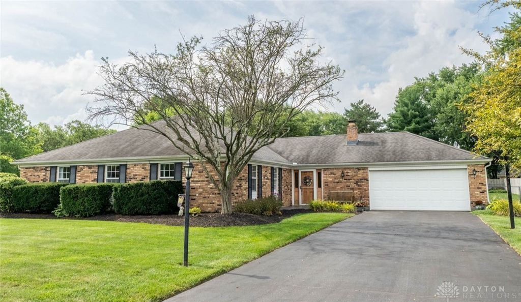 1530 Lindenhurst Drive, Dayton, OH 45459