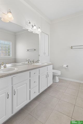 9801 S 28th Street, Bellevue, NE 68123