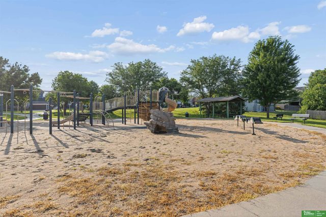 9801 S 28th Street, Bellevue, NE 68123