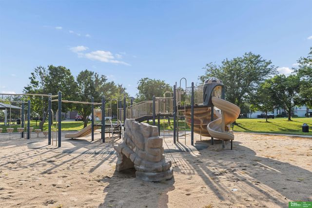 9801 S 28th Street, Bellevue, NE 68123