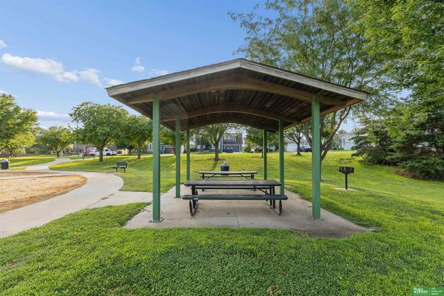 9801 S 28th Street, Bellevue, NE 68123