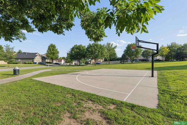9801 S 28th Street, Bellevue, NE 68123