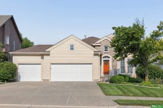 9801 S 28th Street, Bellevue, NE 68123