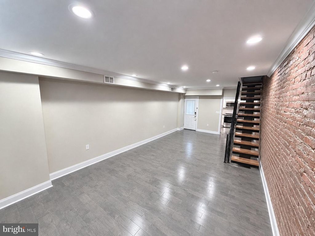 2207 S CLARION ST, PHILADELPHIA, PA 19148 — photo 2