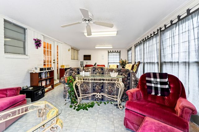 720 S Houston Street, Edgewood, TX 75117