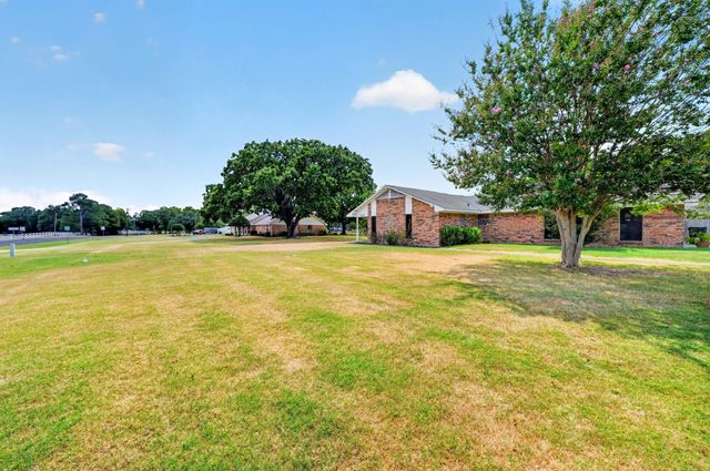 720 S Houston Street, Edgewood, TX 75117