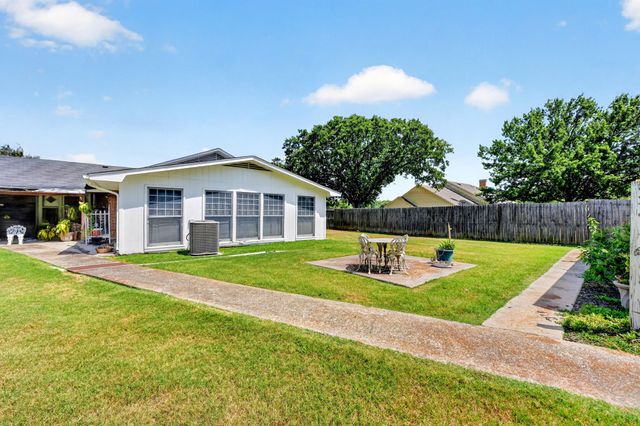 720 S Houston Street, Edgewood, TX 75117