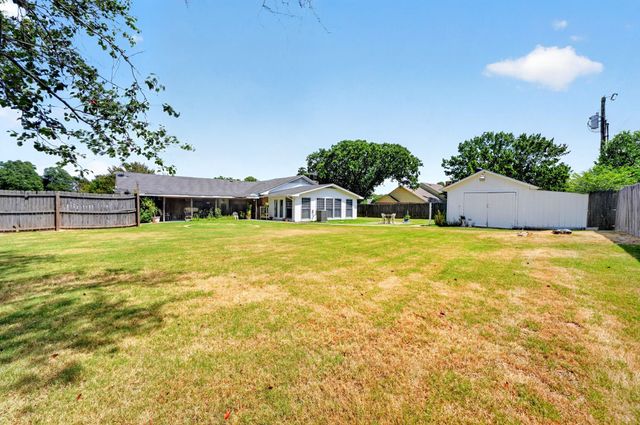 720 S Houston Street, Edgewood, TX 75117