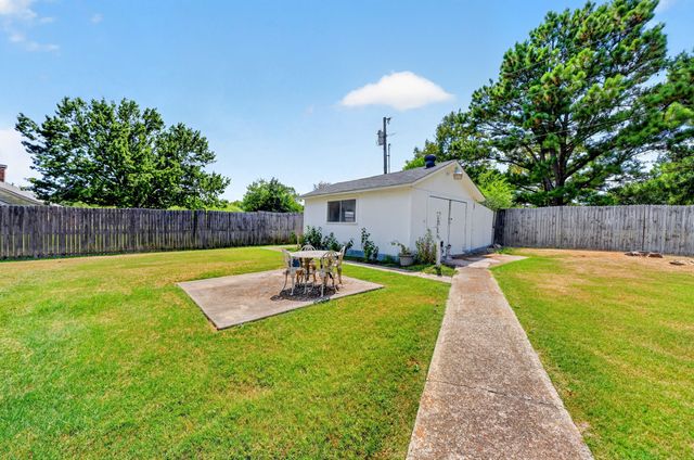 720 S Houston Street, Edgewood, TX 75117