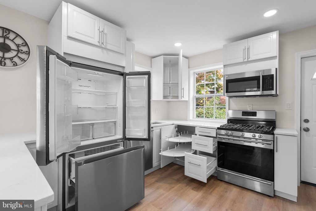 Image 11 of property listing at 5403 14TH PL, Hyattsville, MD 20782