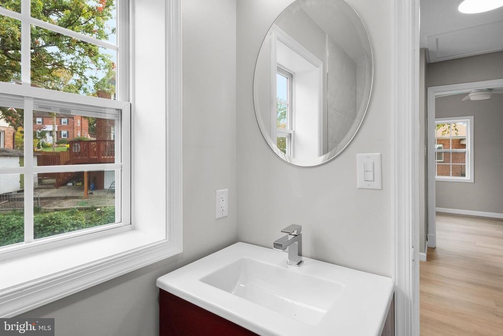 Image 13 of property listing at 5403 14TH PL, Hyattsville, MD 20782