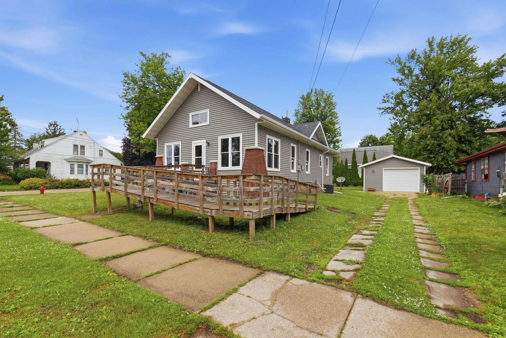 47 E 14TH STREET, Clintonville, WI 54929