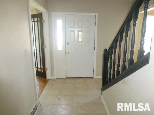 4 CHARLESTON Court, Chatham, IL 62629