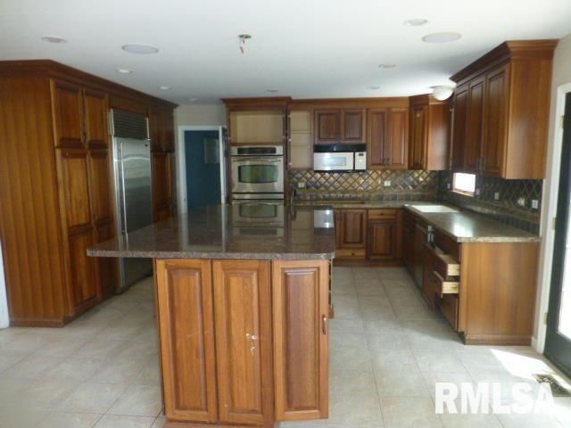 4 CHARLESTON Court, Chatham, IL 62629