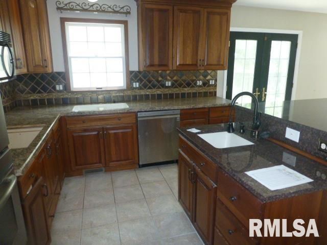 4 CHARLESTON Court, Chatham, IL 62629
