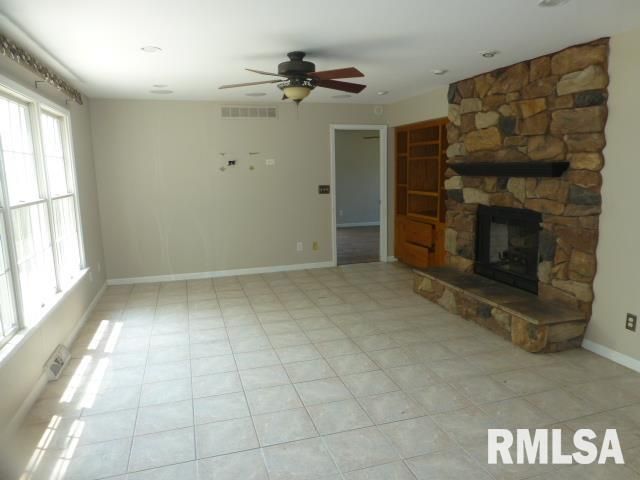 4 CHARLESTON Court, Chatham, IL 62629