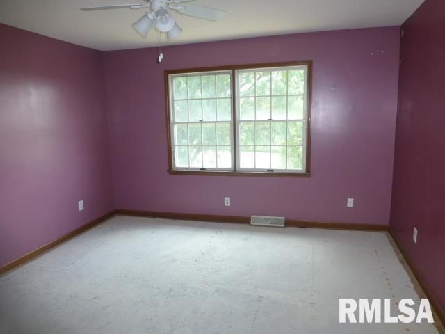 4 CHARLESTON Court, Chatham, IL 62629