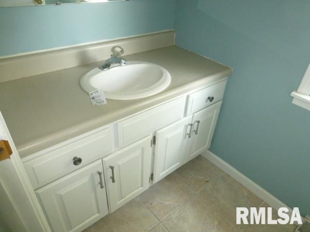 4 CHARLESTON Court, Chatham, IL 62629