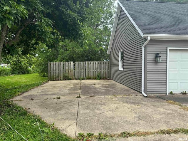 4 CHARLESTON Court, Chatham, IL 62629