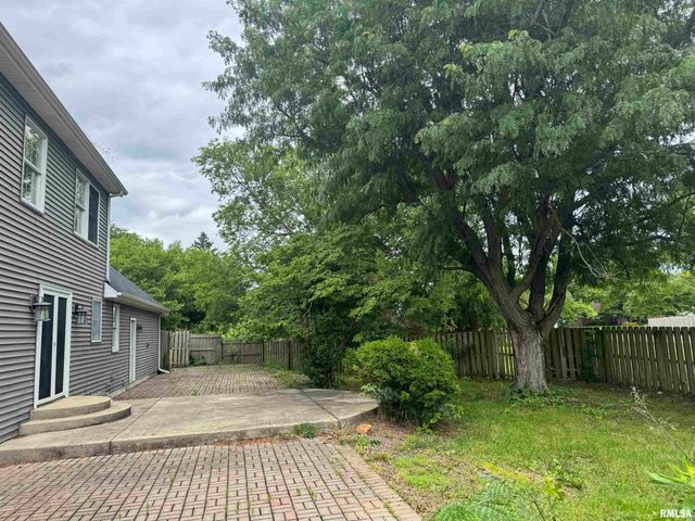 4 CHARLESTON Court, Chatham, IL 62629