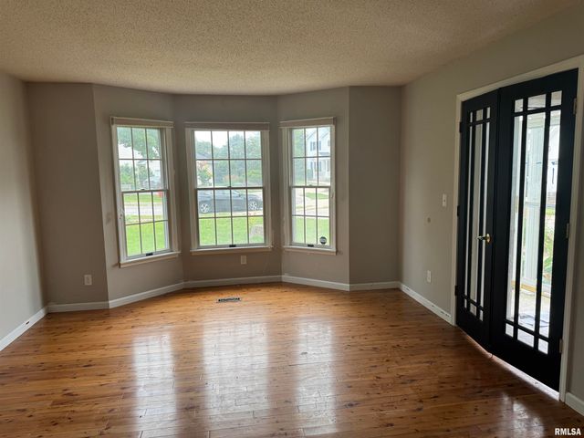 4 CHARLESTON Court, Chatham, IL 62629