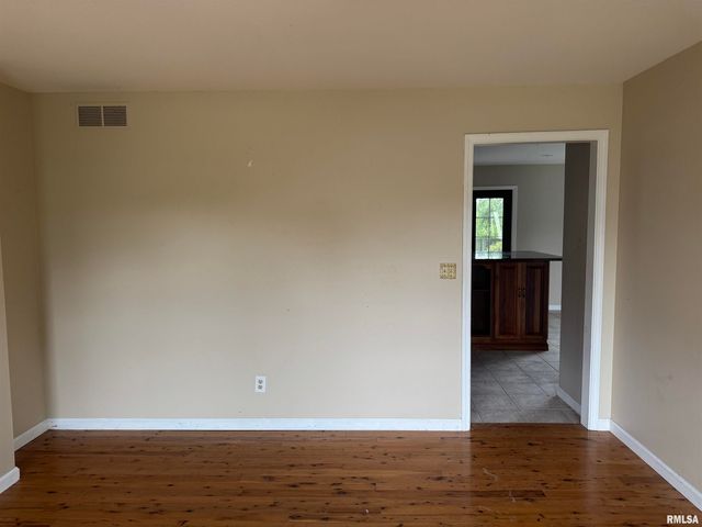 4 CHARLESTON Court, Chatham, IL 62629
