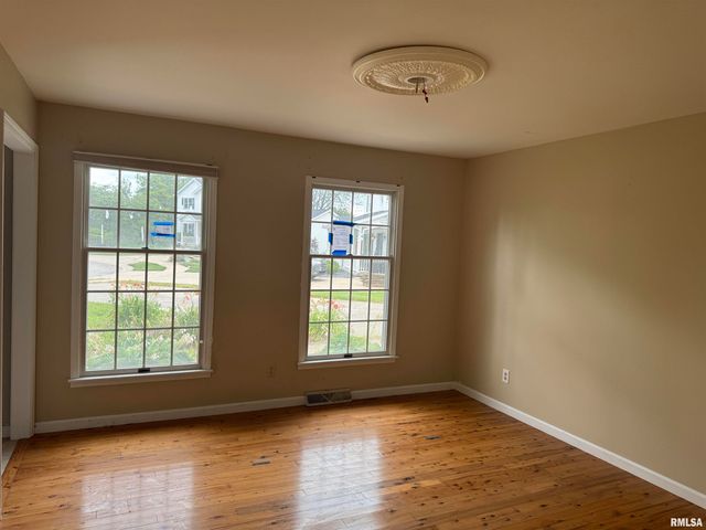 4 CHARLESTON Court, Chatham, IL 62629