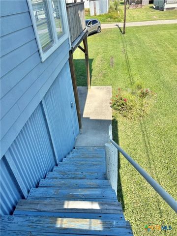 307 N 12th, Port O'connor, TX 77982