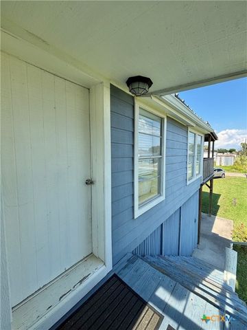 307 N 12th, Port O'connor, TX 77982