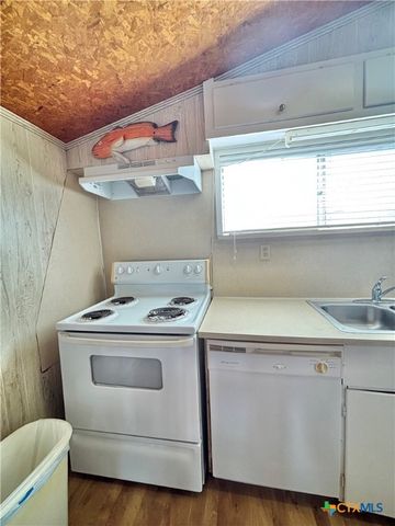 307 N 12th, Port O'connor, TX 77982