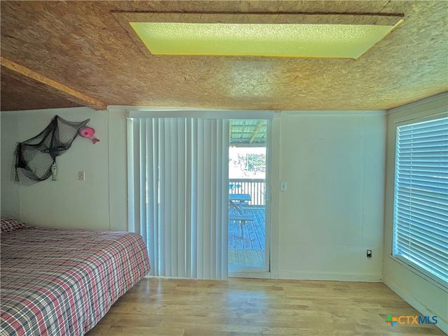 307 N 12th, Port O'connor, TX 77982