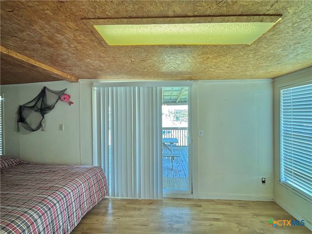 307 N 12th, Port O'connor, TX 77982