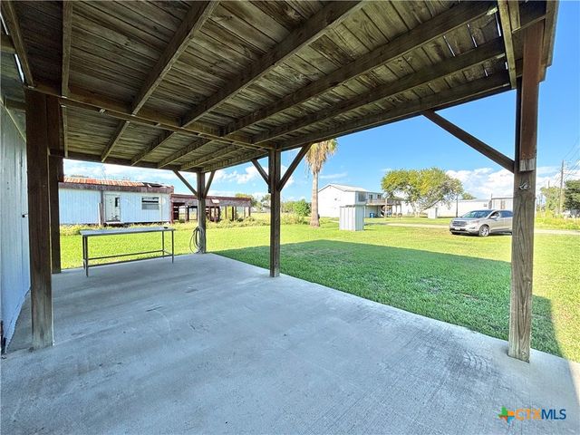 307 N 12th, Port O'connor, TX 77982