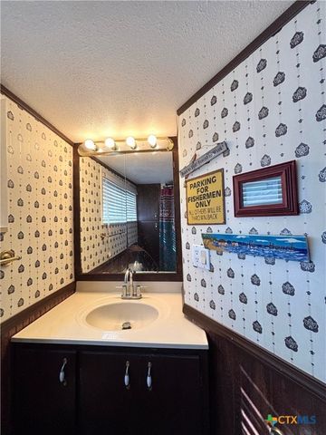 307 N 12th, Port O'connor, TX 77982