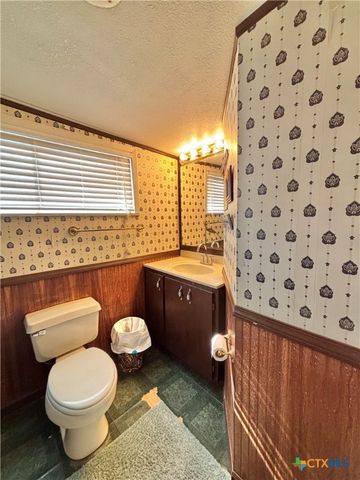 307 N 12th, Port O'connor, TX 77982