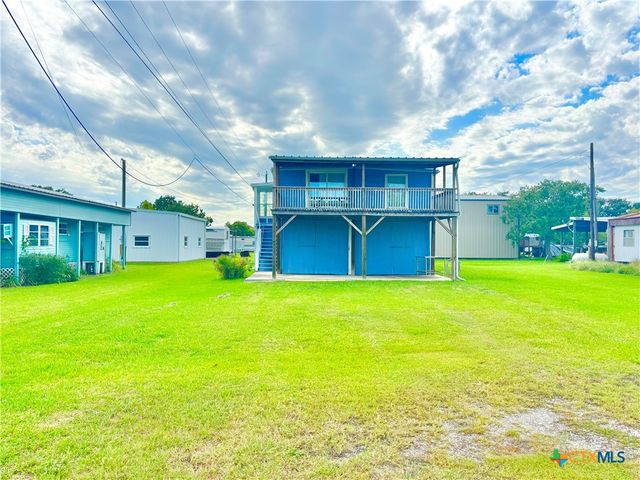 307 N 12th, Port O'connor, TX 77982