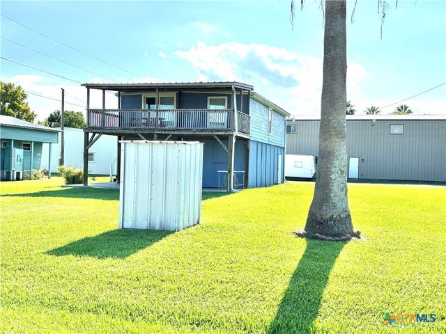 307 N 12th, Port O'connor, TX 77982